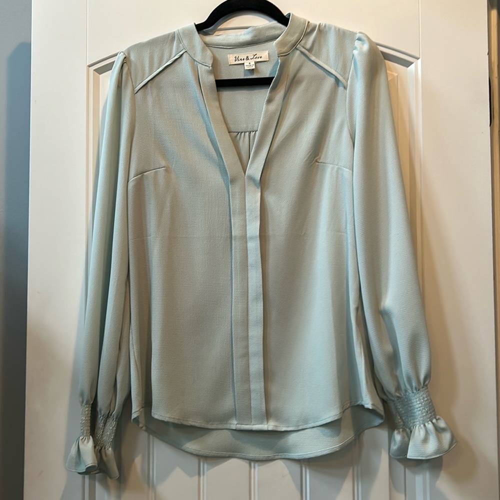 New without tags~Long sleeve, lightweight blouse. Size small & mint green color